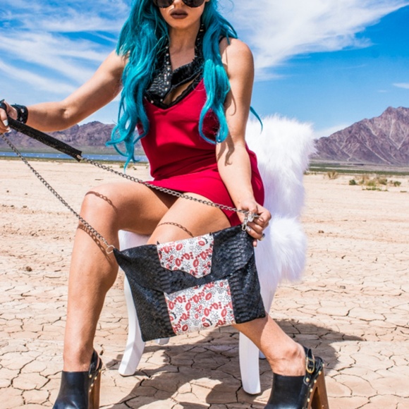 Meet your Posher, Ariana - Picture 7 of 12